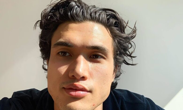 7 Model Rambut Panjang Pria yang Bisa Bikin Wajah Terlihat Lebih Proporsional