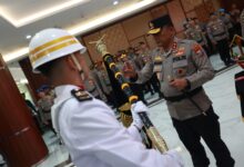 Jelang Hari Bhayangkara Ke-80, Polda Jatim Teguhkan Tribrata Dan Pataka Tan Hana Dharma Mangrwa