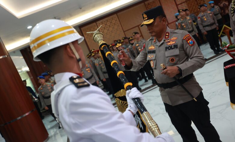 Jelang Hari Bhayangkara Ke-80, Polda Jatim Teguhkan Tribrata Dan Pataka Tan Hana Dharma Mangrwa