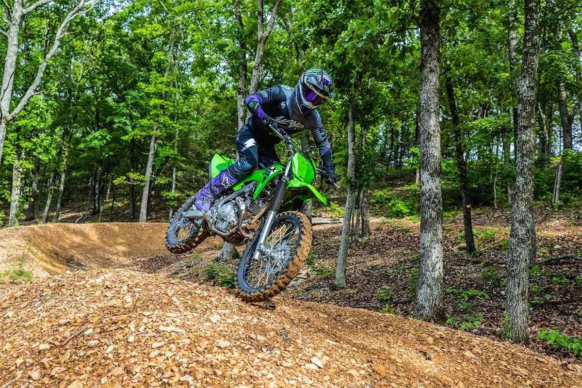 Kawasaki KLX230R S 2027 Hadir Lebih Ramah, Jok Lebih Rendah Tanpa Mengorbankan Off-Road
