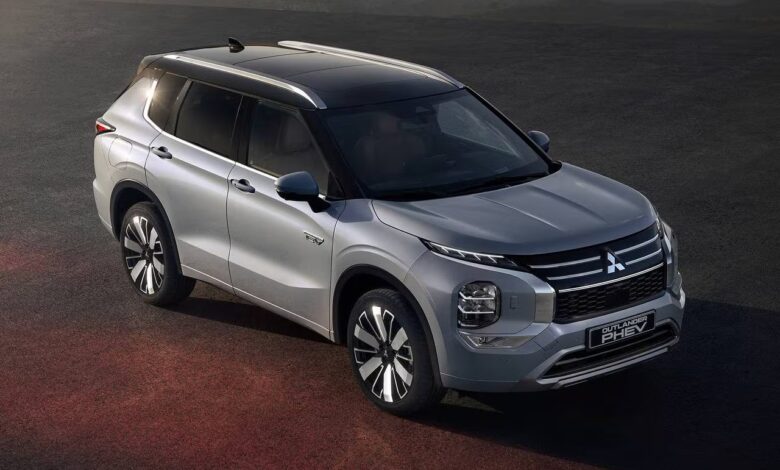 Mitsubishi Outlander PHEV 2026 Makin Praktis, Pintu Bisa Buka Sendiri Saat Mendekat