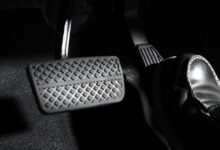 Nyetir Mobil Matic Pakai Kaki Kiri untuk Ngerem Terdengar Sepele, Risikonya Bisa Bikin Bahaya Mendadak