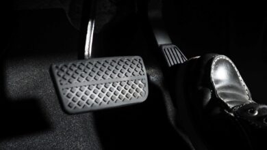 Nyetir Mobil Matic Pakai Kaki Kiri untuk Ngerem Terdengar Sepele, Risikonya Bisa Bikin Bahaya Mendadak