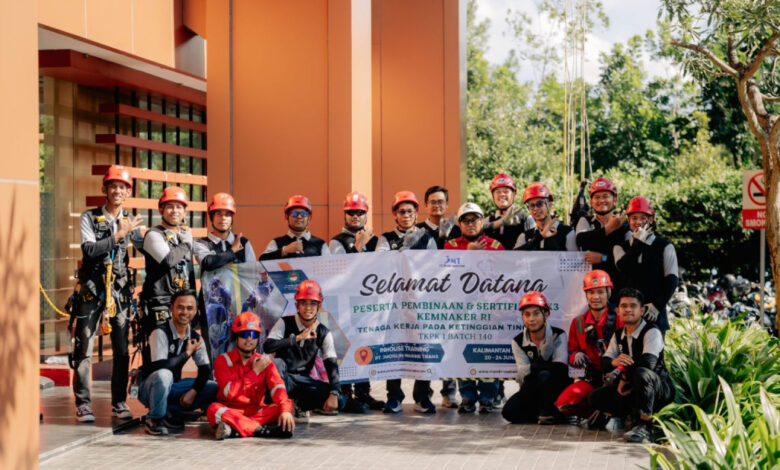 Di Balik Pekerjaan di Ketinggian, JMT Bekali Karyawan Sertifikasi TKPK Level 1