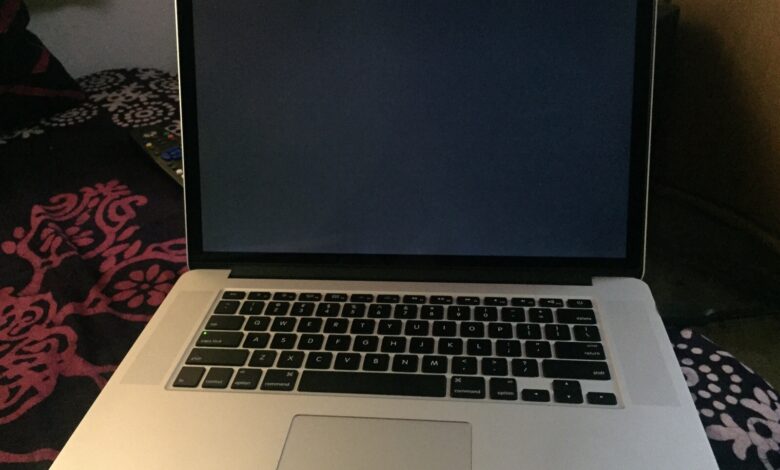 MacBook Tiba-Tiba Layar Hitam, Cek Langkah Sederhana Ini Sebelum Panik
