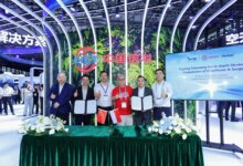 SURGE Gandeng FiberHome, Siap Bangun 3.000 Site 5G dan Perluas Akses Internet Indonesia