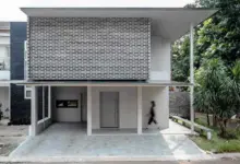 7 Desain Fasad Rumah dengan Roster, Trik Simpel agar Rumah Lebih Sejuk Tanpa Terasa Terbuka