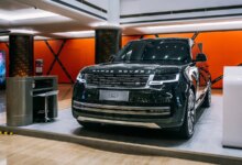 Mobil Mewah Tetap Laris Saat Ekonomi Lesu, Cermin Dua Kecepatan Daya Beli Indonesia