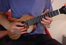 6 Prompt Gemini AI Untuk Foto Main Ukulele Yang Terlihat Realistis Dan Artistik