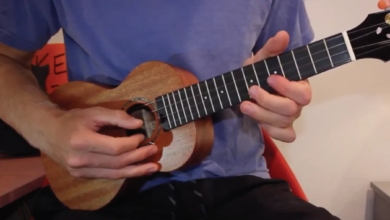 6 Prompt Gemini AI Untuk Foto Main Ukulele Yang Terlihat Realistis Dan Artistik