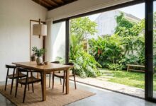 7 Desain Ruang Makan Menghadap Kebun Belakang, Bikin Rumah Kecil Terasa Jauh Lebih Lega